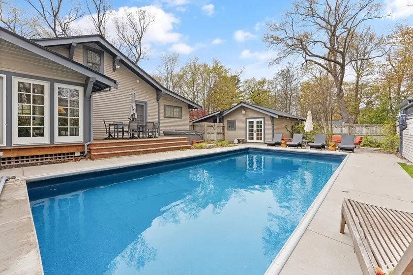 Heated pool and steps from downtown Saugatuck! Family-friendly retreat - Image 1