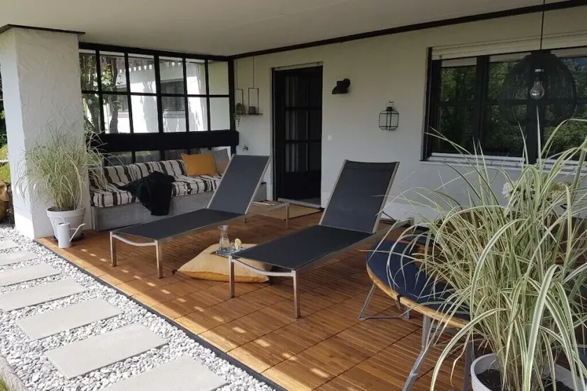Exklusiver Souterrain - zentral, ruhig mit großer Terrasse, Bergblick und privaten Sauna zzgl - Image 1
