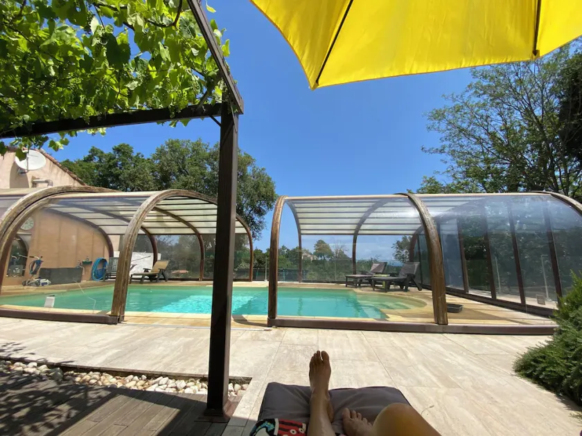 Quiet house in nature, large swimming pool,beach 2 kms away,3 bedrooms, sea view - Image 1