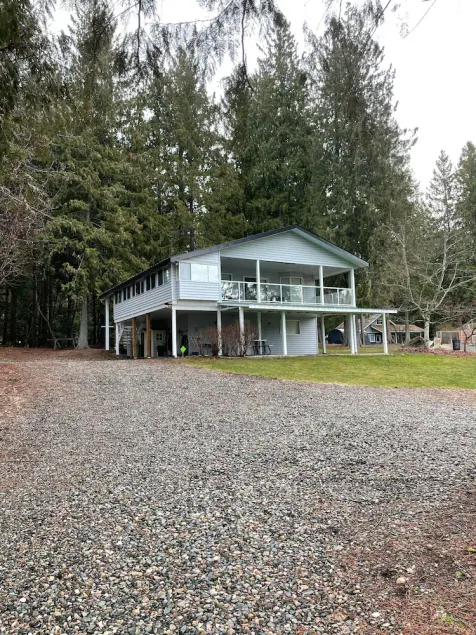 Perfect lake home right across from the beach - Image 1