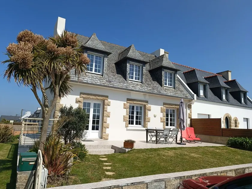 Vacation home in Plouescat, sea view, feet in the water. - Image 1