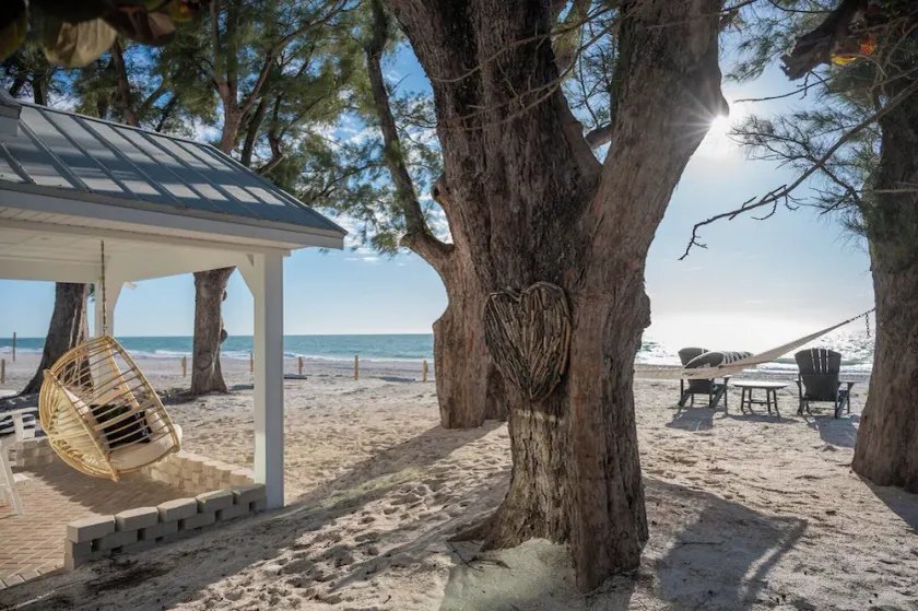 The Love Shack: Completely restored 1915 direct beachfront cottage! - Image 1