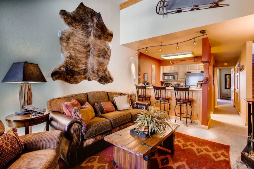 Tastefully Decorated Emmons Condo - Image 1
