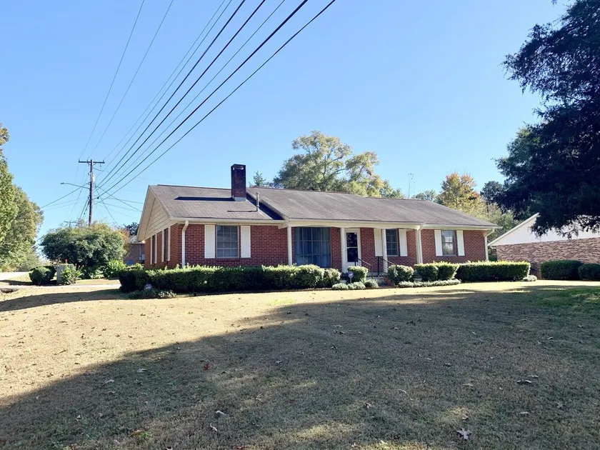 Screened in Porch, Fenced Yard, Close to it All - Image 1