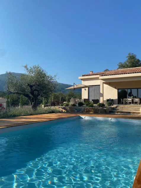 Beautiful new 180m2 villa with swimming pool terrace and 2500m2 wooded garden - Image 1