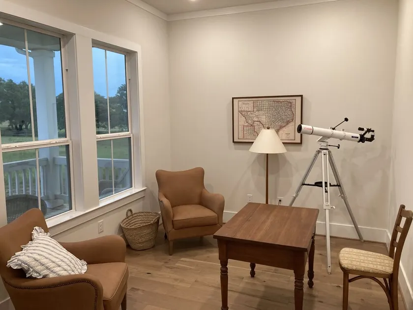 Spacious 4 Bedroom House - 3/4 Mile to Round Top Center! - Image 1