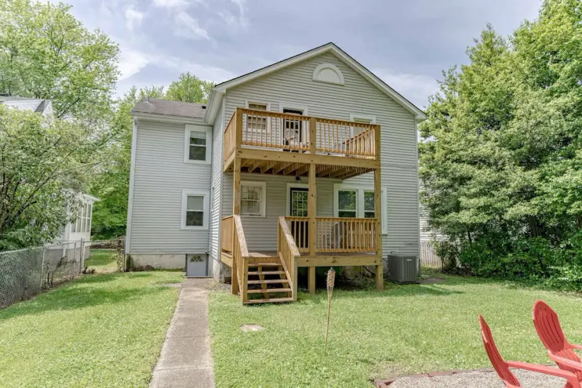 5BR Group Retreat l Near Expo & Downtown l Sleep 12 - Image 1