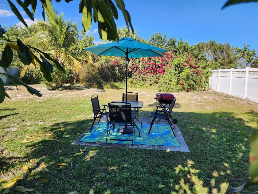 Beachcomber Villa - Your Relaxing Beach Town Getaway - Newly Remodeled, King Bed - Image 1