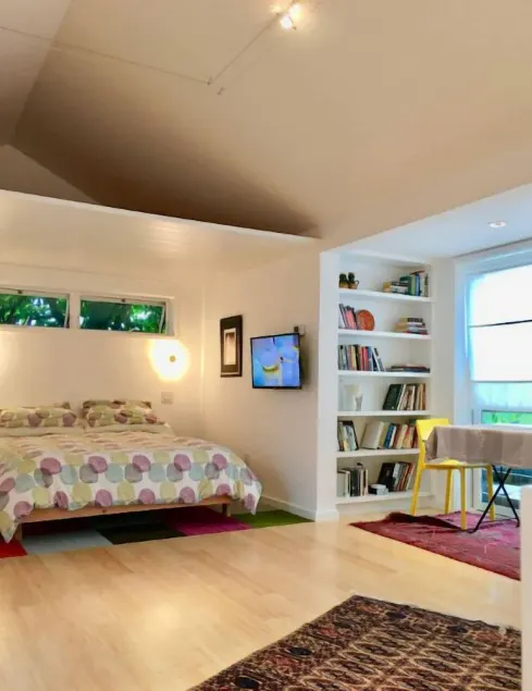 Bright Madison Valley Guest House - Image 1