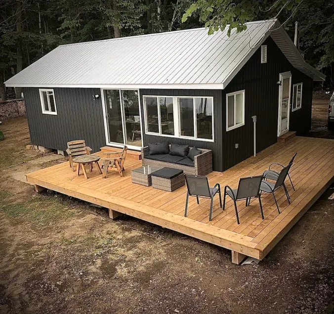 Newly Renovated 4 Bedcottage on the Ottawa River with Sandy Beaches & Warm Water - Image 1