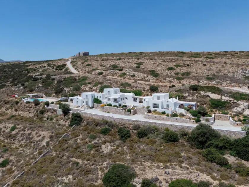 Complexe panoramique de trois villas avec héliport - Image 1