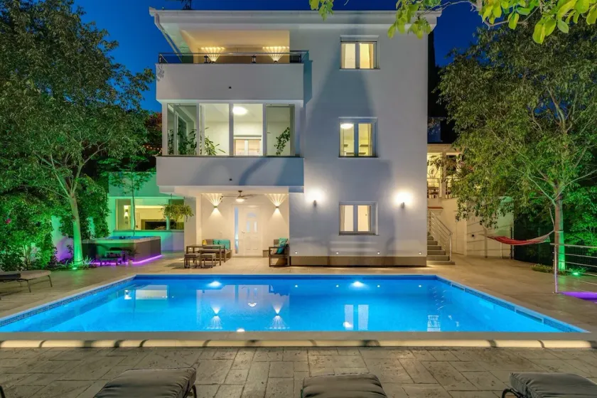 Villa Zara with 32 sqm heated Pool, Jacuzzi, Billiard, Tennis table, 8pax - Image 1