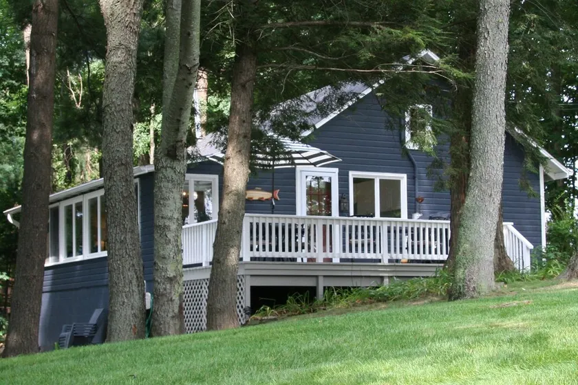 Brower Cottage - Lakefront Secluded Wooded Lot on Hutchins Lake Near Saugatuck - Image 1