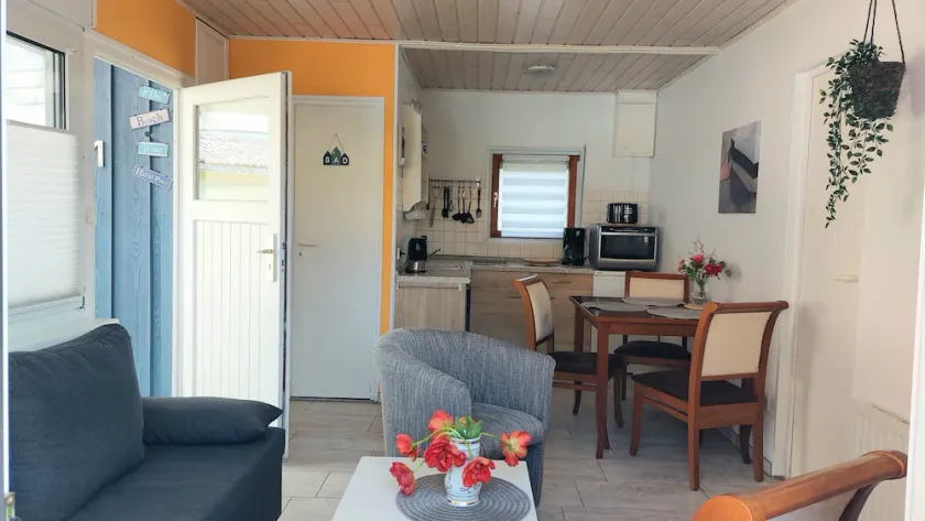 Komfortabler Bungalow mit überdachter Terrasse in Seeheilbad Graal-Müritz - Image 1