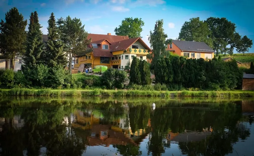 Großzügige Ferienwohnung am Badeweiher in der Oberpfalz - Image 1