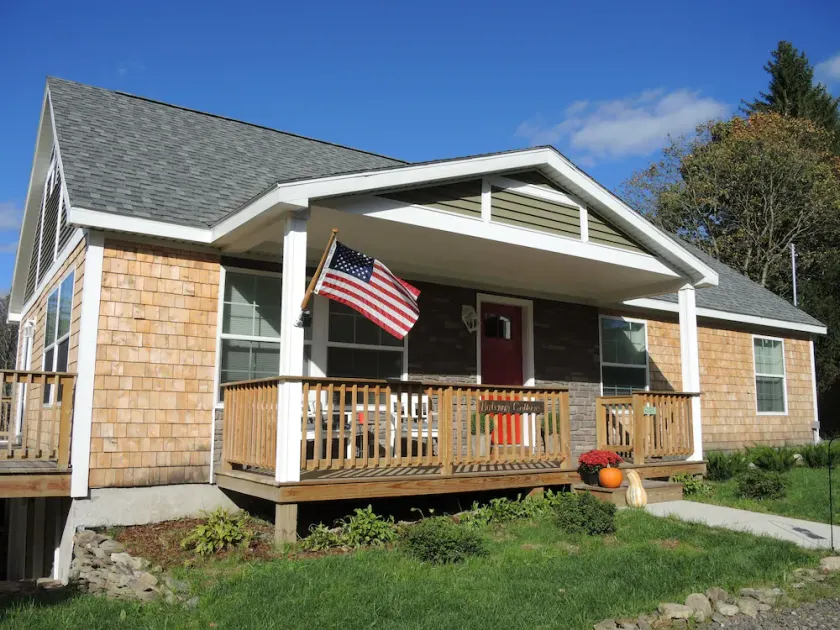 Bateman Cottage - New construction, under 10 min to Dreams Park, game room - Image 1