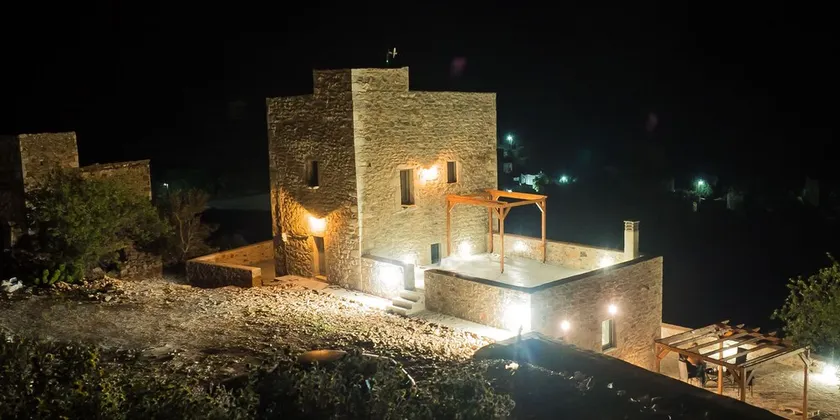 Soloterra tower, East Mani - Image 1
