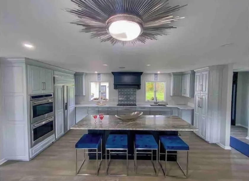 Luxurious retreat for body&soul/king suite/hot tub - Image 1