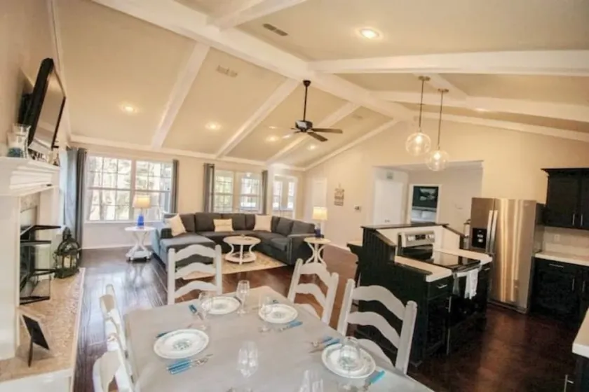 Secluded 5 Bed Cottage on Lake Texoma, Pet Friendly - Image 1