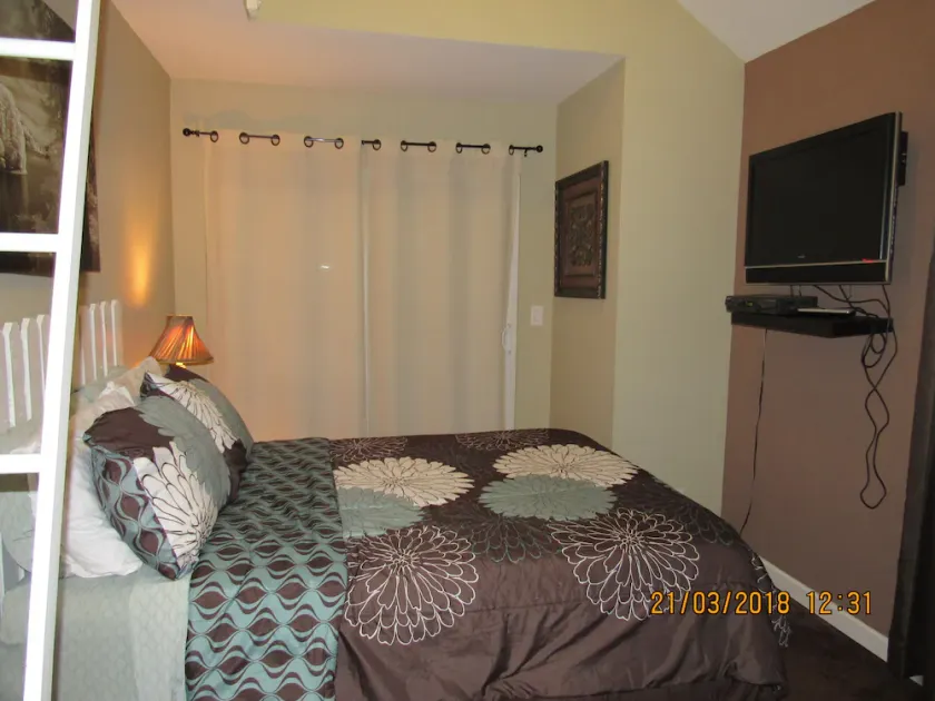 Super clean 2 bedroom/2 bath Walk to Sledding & Tubing located in Big Bear Lake - Image 1