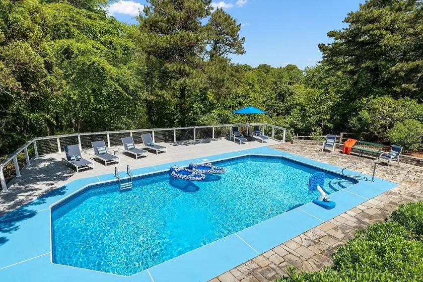Luxurious Home with Pool & Game Room in Cape Cod - Image 1