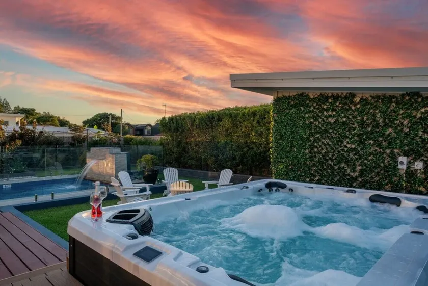 Luxury Beach House - Heated Private Pool & Heated Spa - Fire Pitt - Walk to Beach & Golf - Image 1