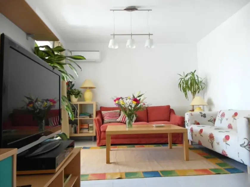 AIR CONDITIONING, FREE WIFI, NE TFLIX, ONLY 2 MINUTES BEACH - Image 1