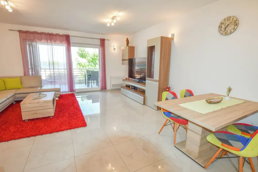 Apartment Ray of Sunshine - Image 1