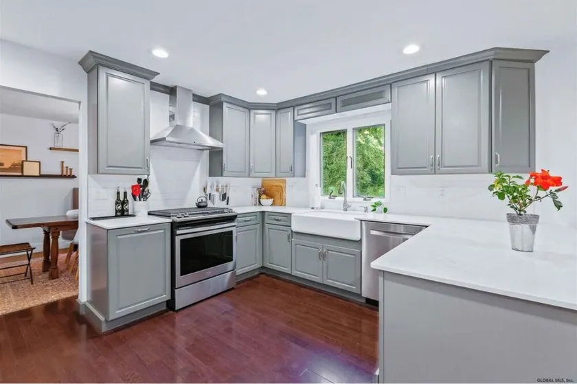Saratoga Links track rental 4 bed 2.5 bath. Sleeps 8!! - Image 1
