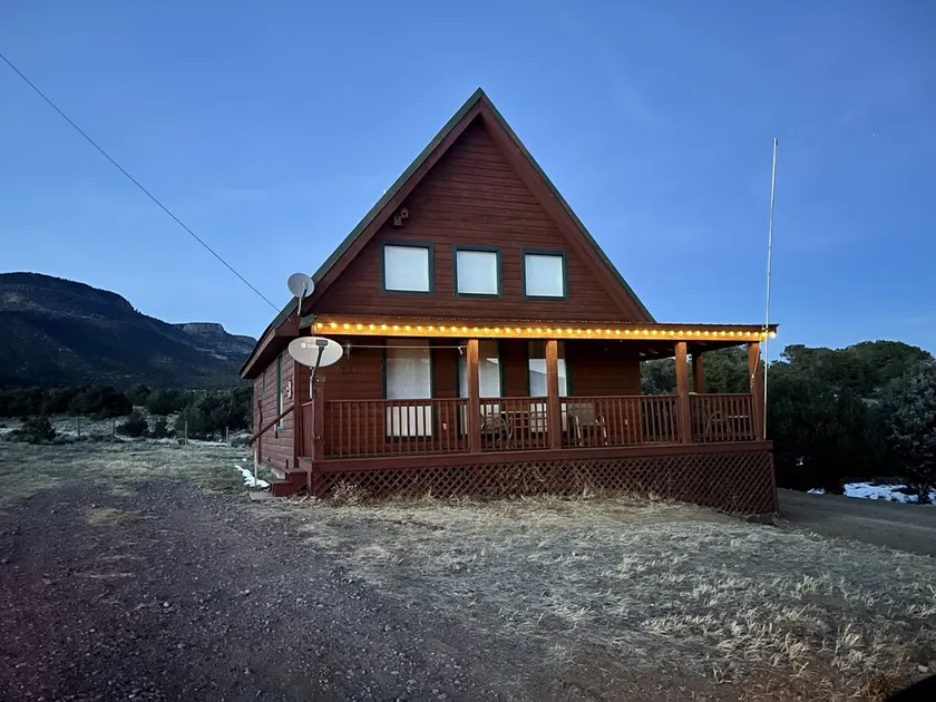 South Fork Shangri-La! Quiet and clean retreat steps from the National Forest! - Image 1
