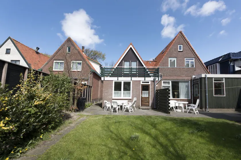 House 2: beautiful vacation home with garden, 3 bedrooms for 6 people near beach. - Image 1