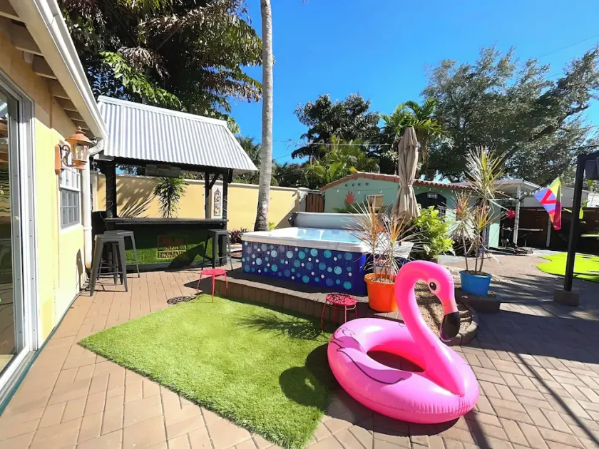 Fun Getaway: Hot Tub Tiki Bar Arcade Room - Image 1