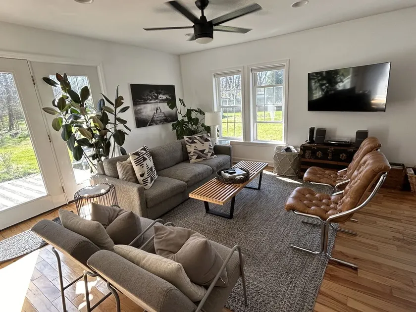 Bright Moderne Designer Maple Street Beach House - Image 1