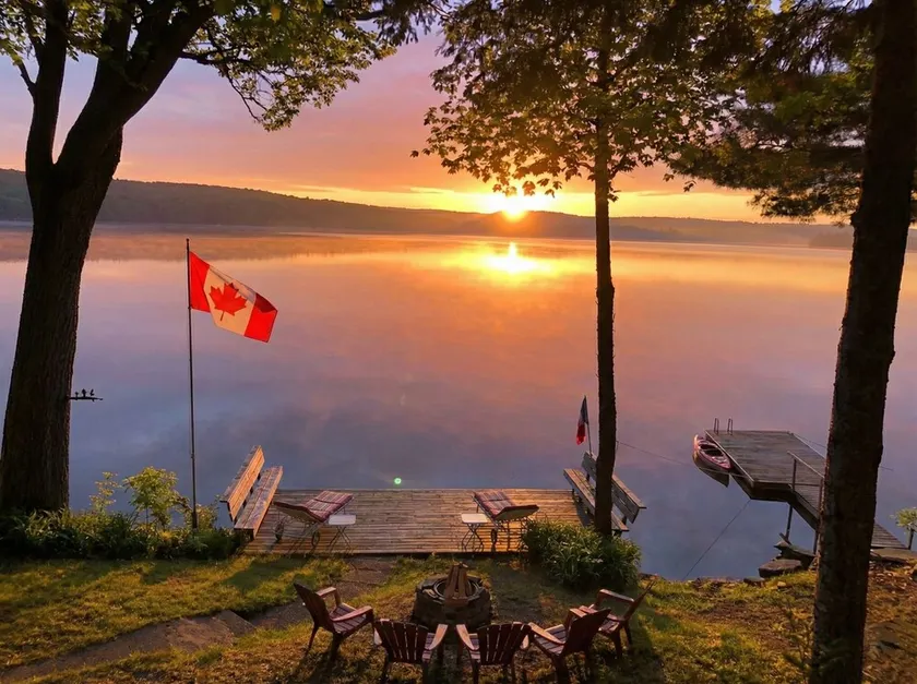 Waterfront Cottage on Halls Lake - Image 1