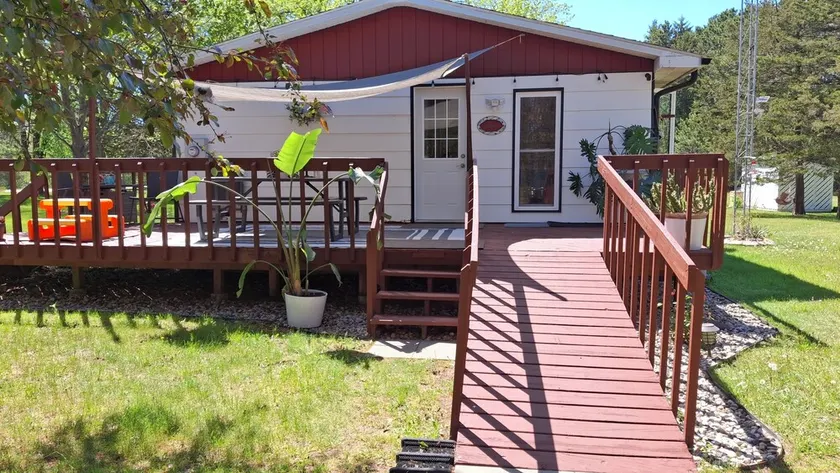 Cozy ranch house located six minutes from downtown Wisconsin Dells. - Image 1