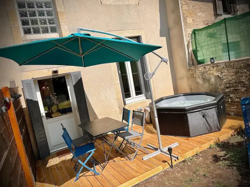 Très bel appartement avec jardin et Jacuzzi - Image 1
