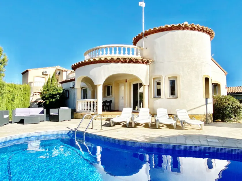 Avondale, close to the beach, ideal for families - Image 1