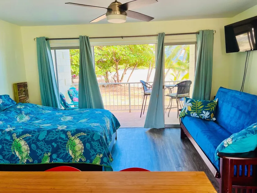 World Famous Makaha Beach Oceanfront Condo! - Image 1