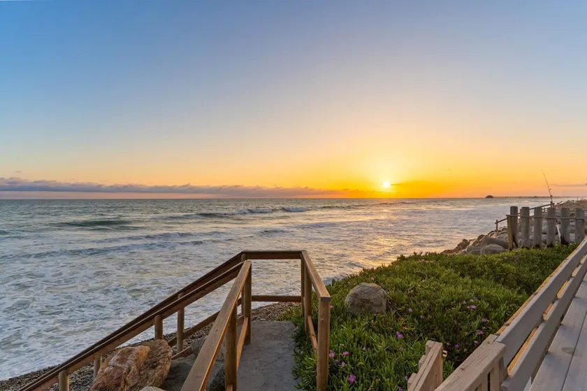 2BR Oceanfront Condo - Private Balcony - Spacious - Image 1