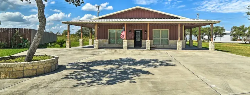 Polish Paradise -  3 Bedroom, 2 Bath Barndominium  - Image 1