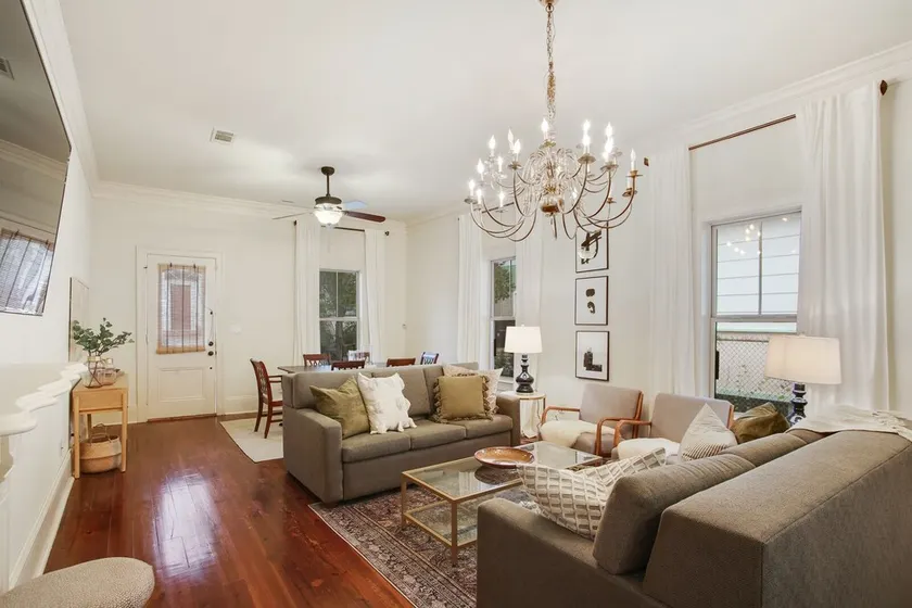 Elegant Mid-city gem near City Park & Streetcar. Walk to Voodoo & Jazz Fest - Image 1