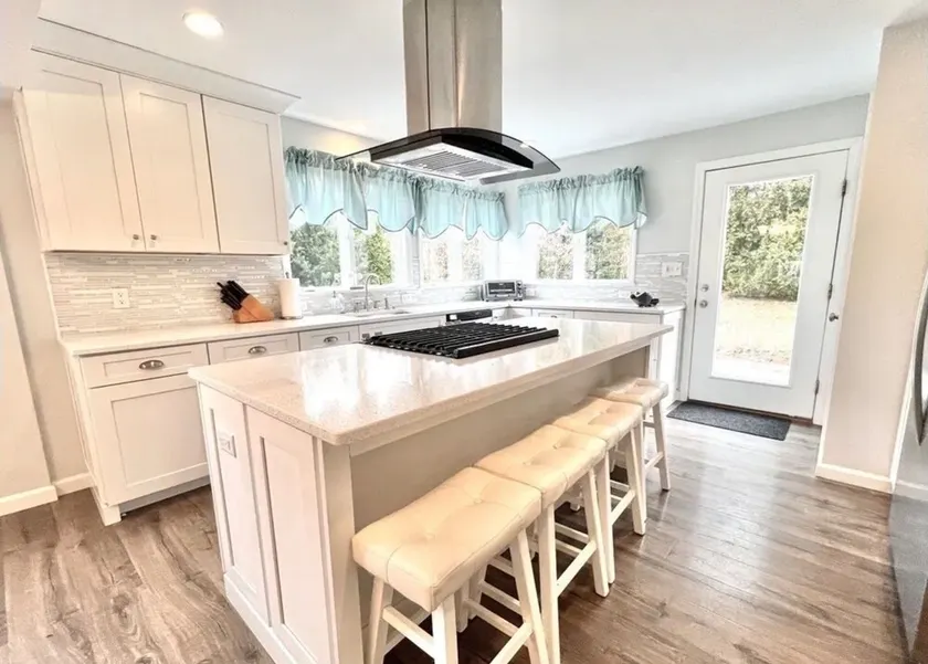 Walk: Private Ocean Beach, Shops, Dining, Mini-Golf! Modern Home, 5-Star Reviews - Image 1