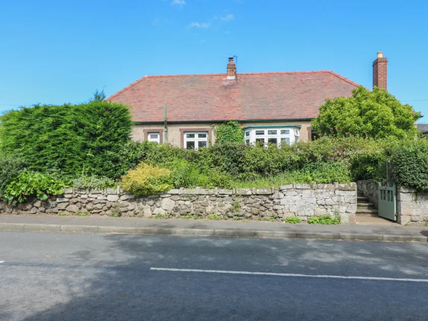 CHARLIES COTTAGE, pet friendly, character holiday cottage in Swinton - Image 1