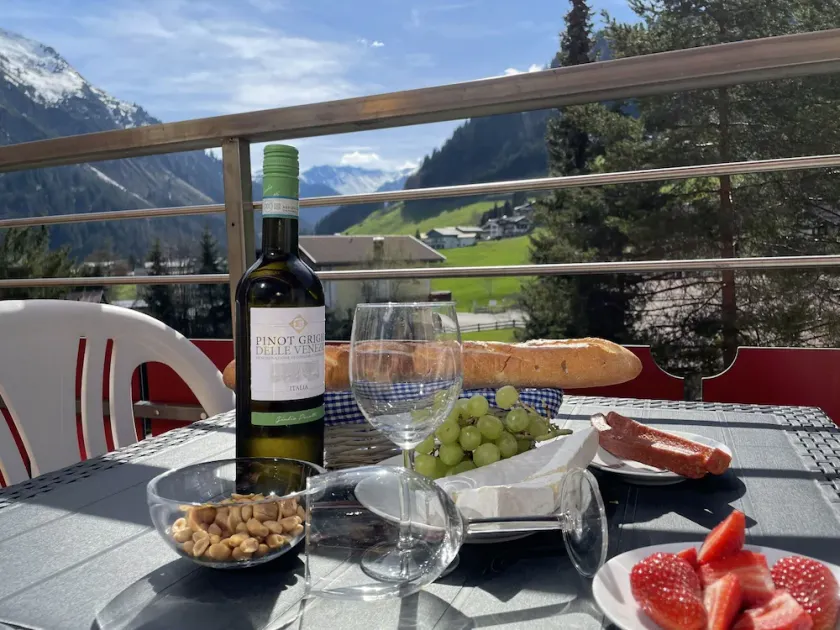 Appartement Mittelberg in Aparthotel, Kleinwalsertal, Summer & Winter Sports - Image 1