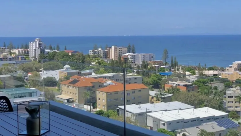Kings Beach Apt: Ocean Views & Rooftop - Image 1