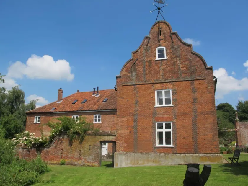 Waterside Cottage - sleeps 8 guests  in 3 bedrooms - Image 1