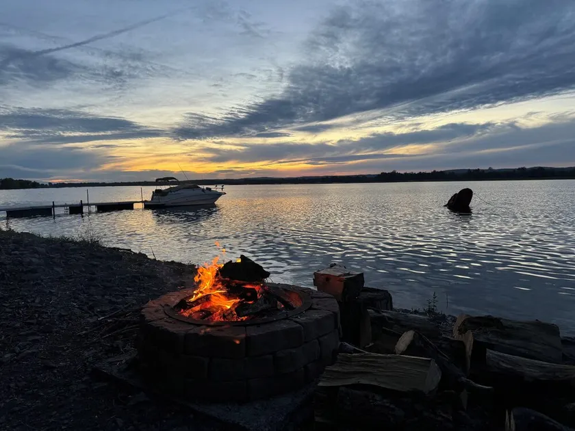 VACATION in 🇨🇦 CANADA 🇨🇦: Pet Friendly All-Season Getaway by the Ottawa River - Image 1