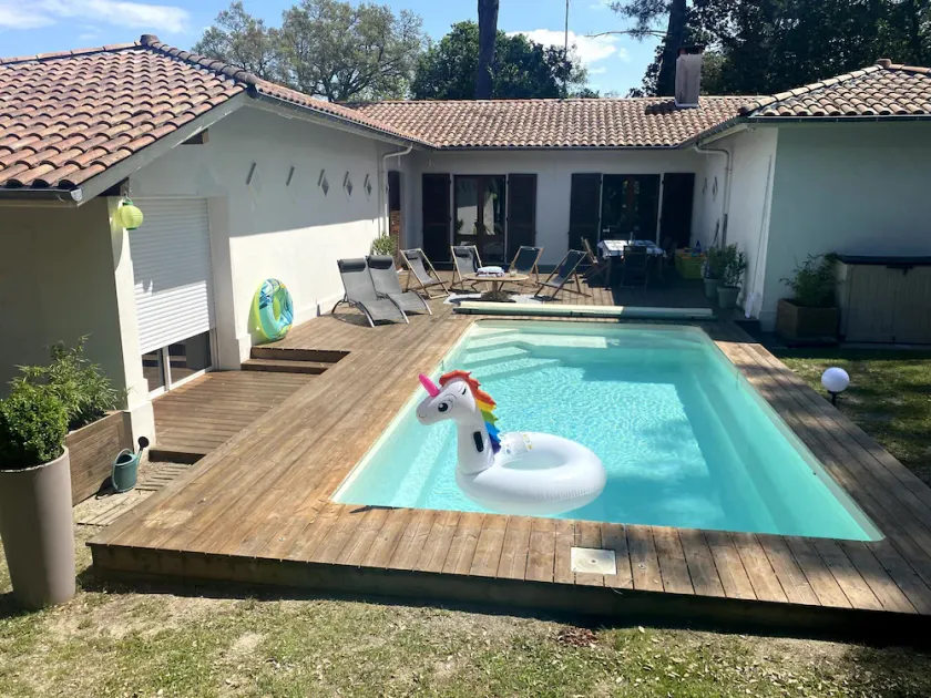 Casa / vivenda com piscina e jardim 10 pessoas perto do oceano - Image 1