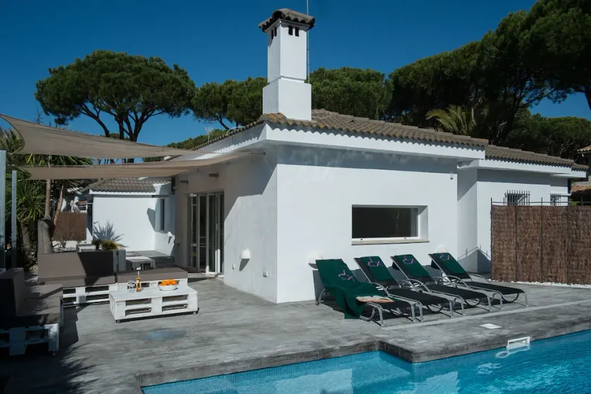 Pitusas. Cosy cottage, loads of sun, beach 500m - Image 1