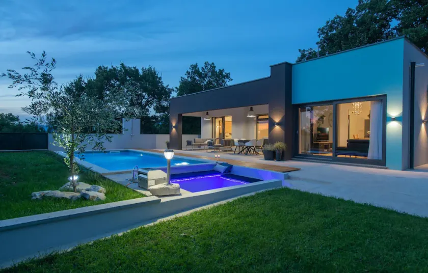 Magnífica casa en Krsan con sauna. - Image 1